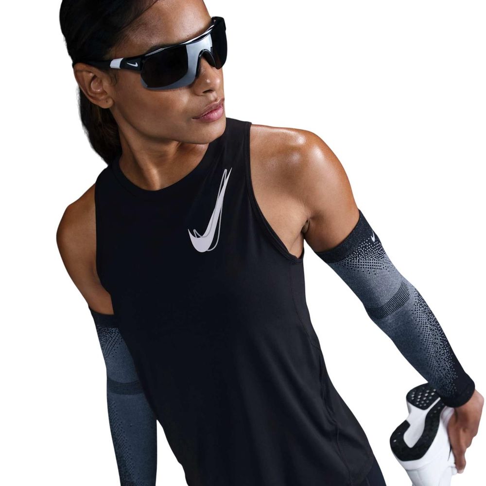 Camiseta-Nike-One-Swoosh-|-Feminina